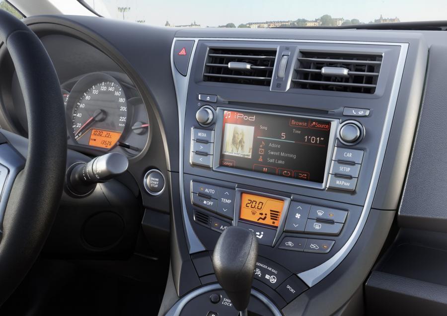  Toyota Verso-S 2010 года  (фото 4 из 109)